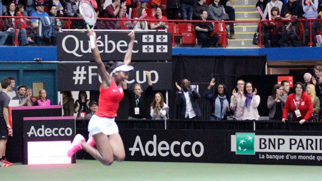 Françoise Abanda célèbre sa victoire face à Irina-Camelia Begu de la Romanie à la Coupe Fed,  le 18 avril 2015.