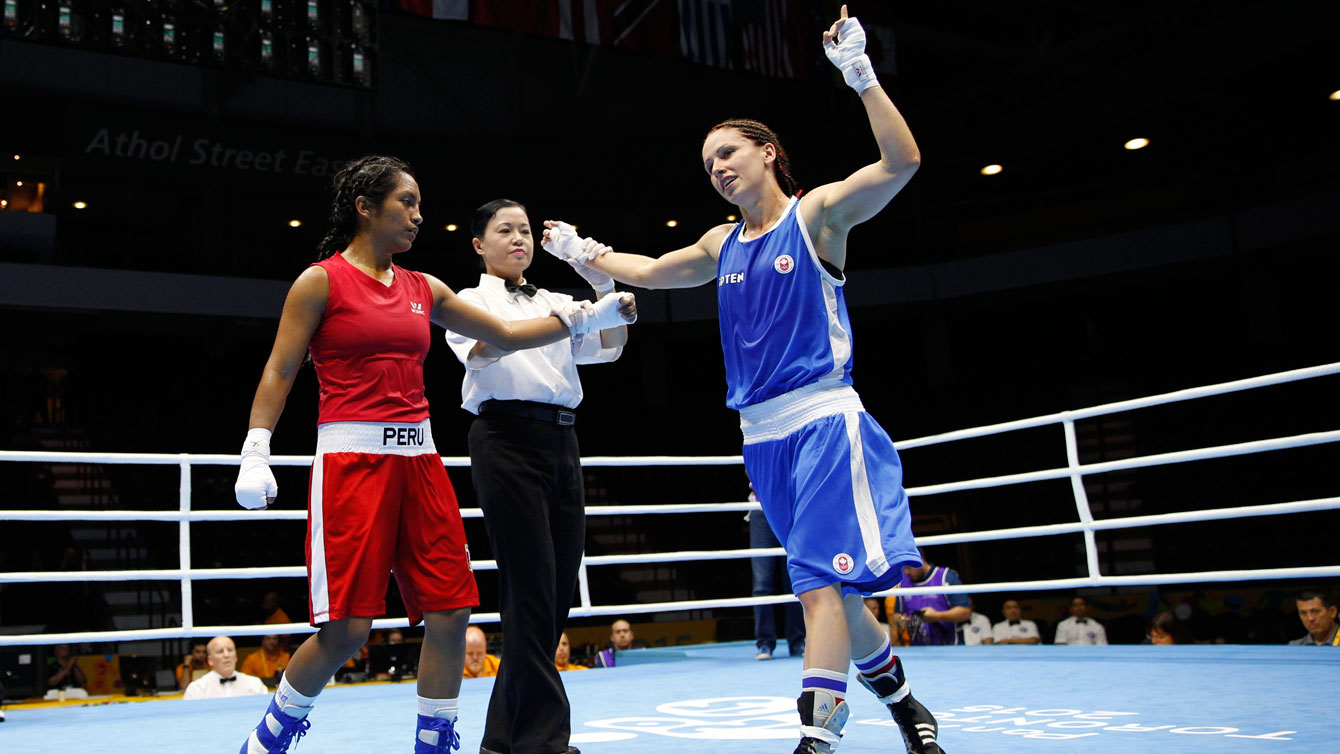 Mandy Bujold a été déclarée vainqueure du match contre la Colombienne Valencia Victoria en demi-finale du tournoi de boxe aux Jeux panaméricains, le 21 juillet 2015.