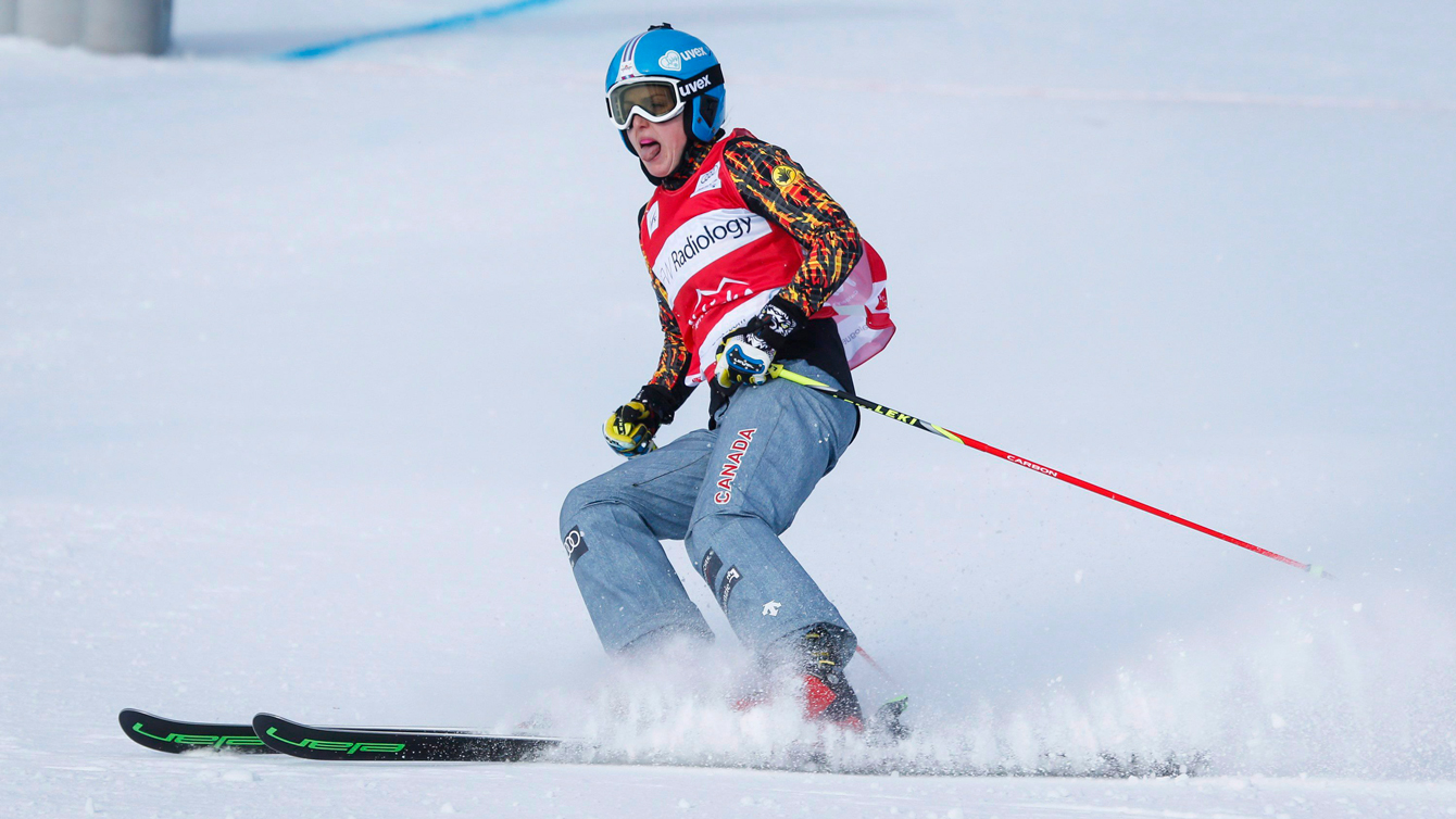 Kelsey Serwa lors de la finale de la Coupe du monde de ski cross à Kananaskis, en Alberta, le 23 janvier 2016.