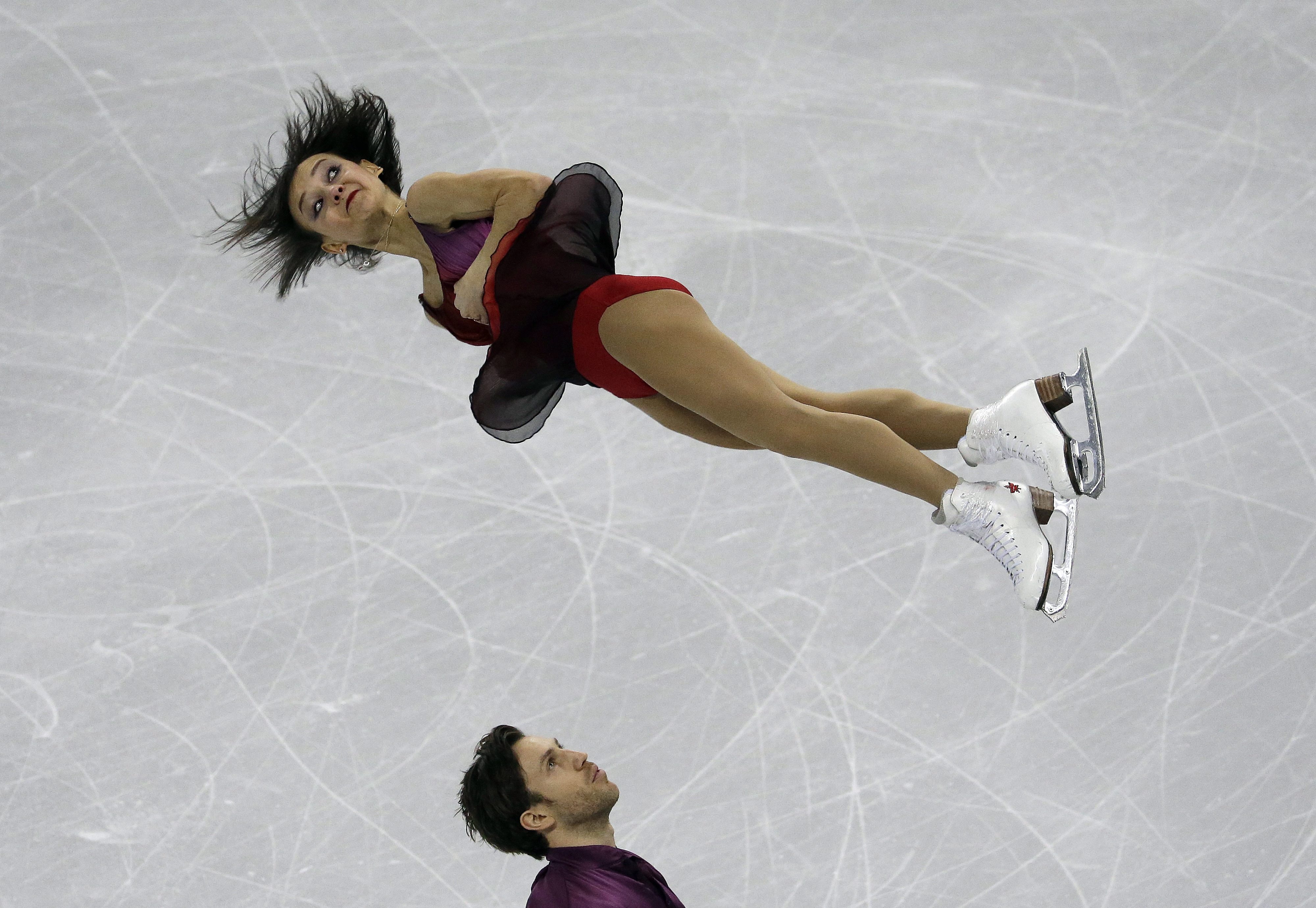 Les Canadiens Lubov Ilyushechkina et Dylan Moscovitch lors des Championnats des quatre continents, le 18 février 2017. (AP Photo/Ahn Young-joon)