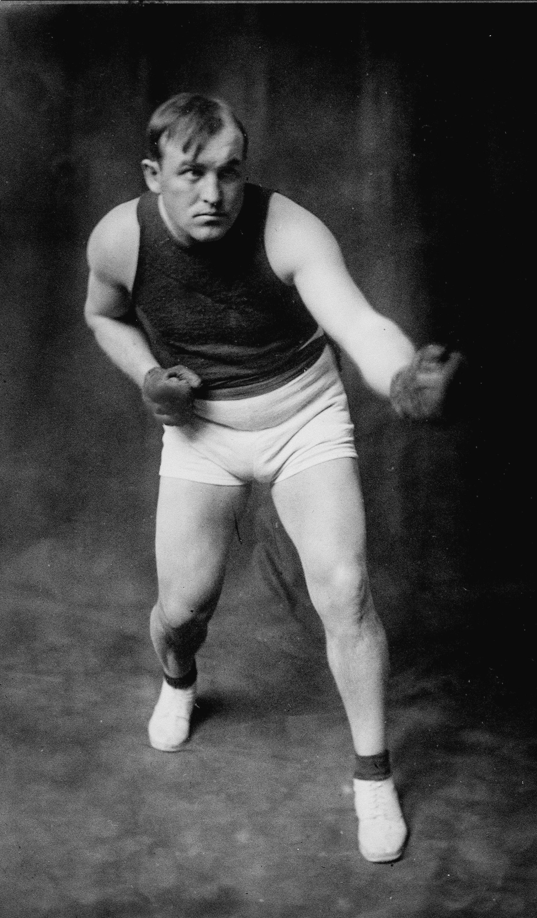 Tommy Burns, premier Canadien champions du monde de boxe chez les poids lourds, le 23 février 1906. (CP PHOTO / National Archives of Canada)